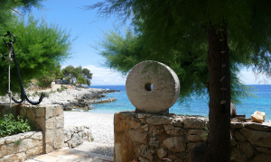 Gostionica Mala Milna Hvar Restaurant Beach Meer Adriatc Mediteran Adria Blick von mediteraner Terrasse 1